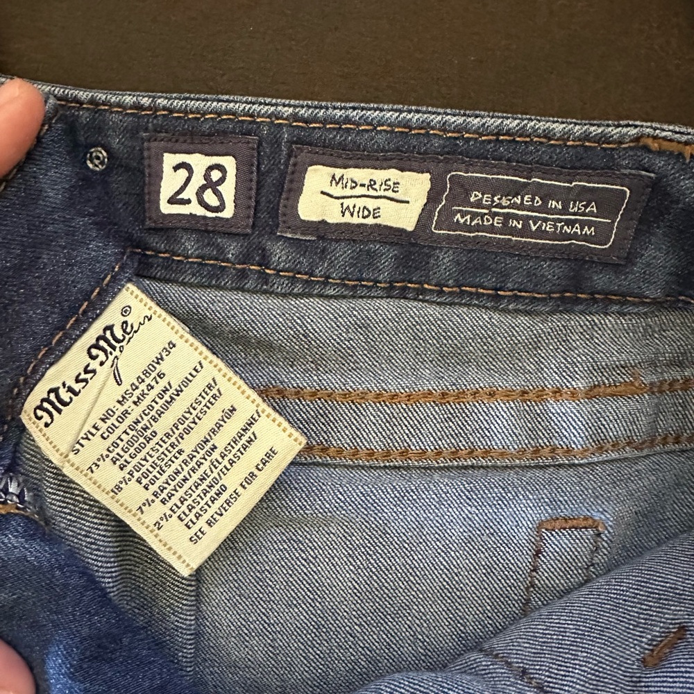 Miss Me Mid Rise Wide size 28